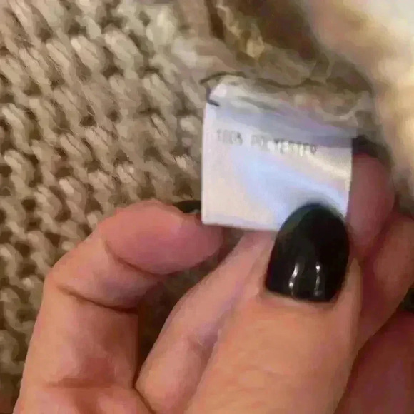 Women’s tan oversized cardigan ALY DALY size small S Thick cable lots of texture - Picture 3 of 6